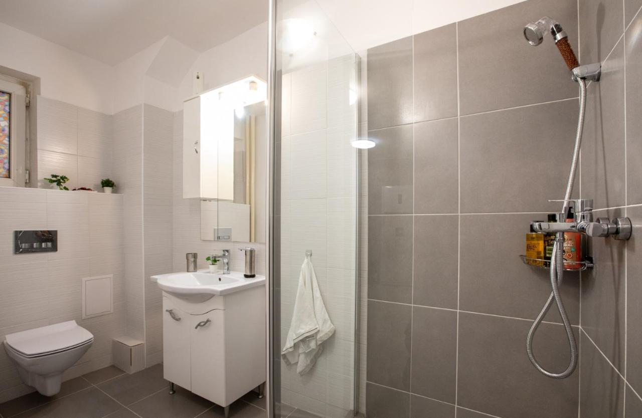Aquarium Grivita Apartment *